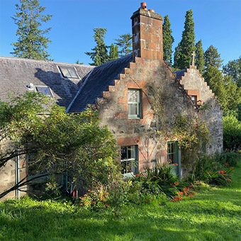 Beech Tree Cottage accommodation at Fingask Castle