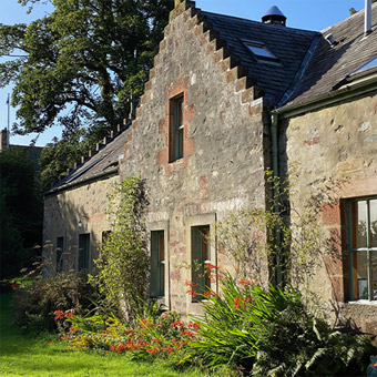 Sycamore Cottage accommodation at Fingask Castle